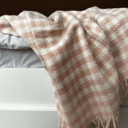 Единично вълнено одеяло, размер 150х210, в розово-бял цвят